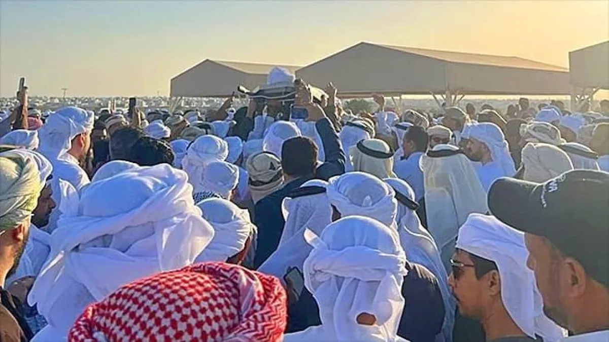 طارق صالح يقدم العزاء لأسرة علي سالم البيض في أبو ظبي