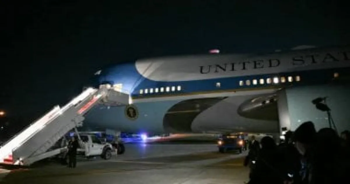 "إير فورس وان" تعود لواشنطن بعد إقلاعها لسويسرا بسبب خلل كهربائي بسيط