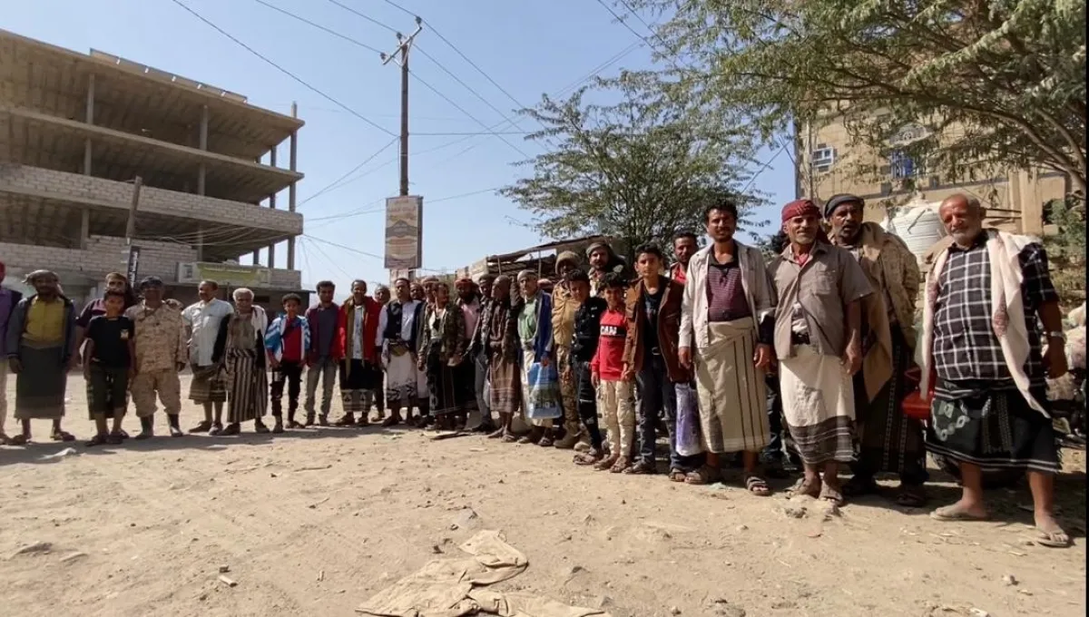 احتجاجات في قعطبة تطالب بإعادة أسر حُذفت من قوائم المساعدات الغذائية الأممية