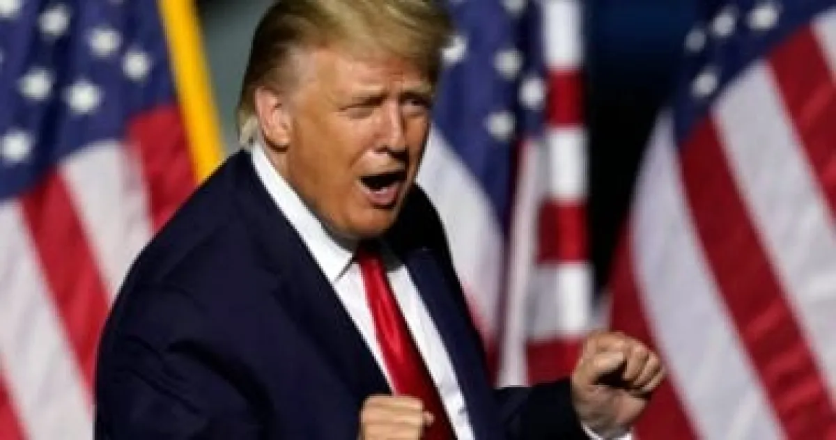 ترامب يقلل من شأن تراجع الدولار ويؤكد قدرته على التحكم بقيمته