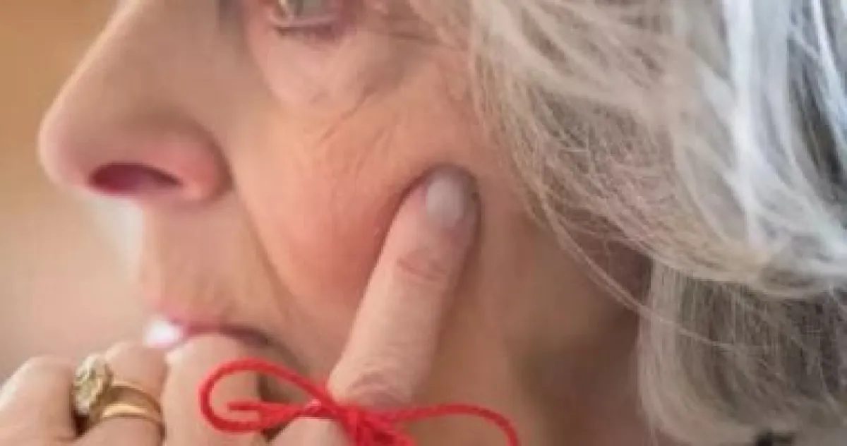 اختبار بسيط بالمنزل: قوة قبضتك تكشف مؤشرات مبكرة للخرف