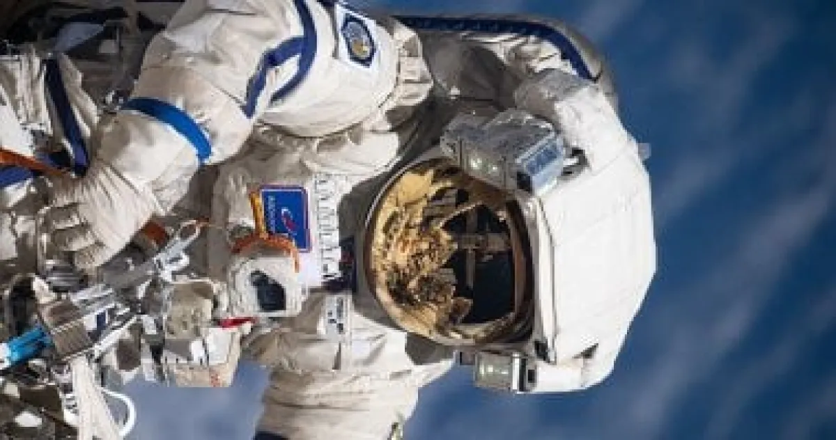 تفاصيل مثيرة: رائد فضاء روسي يكشف كواليس الخروج للمشي في الفضاء من الأهرامات