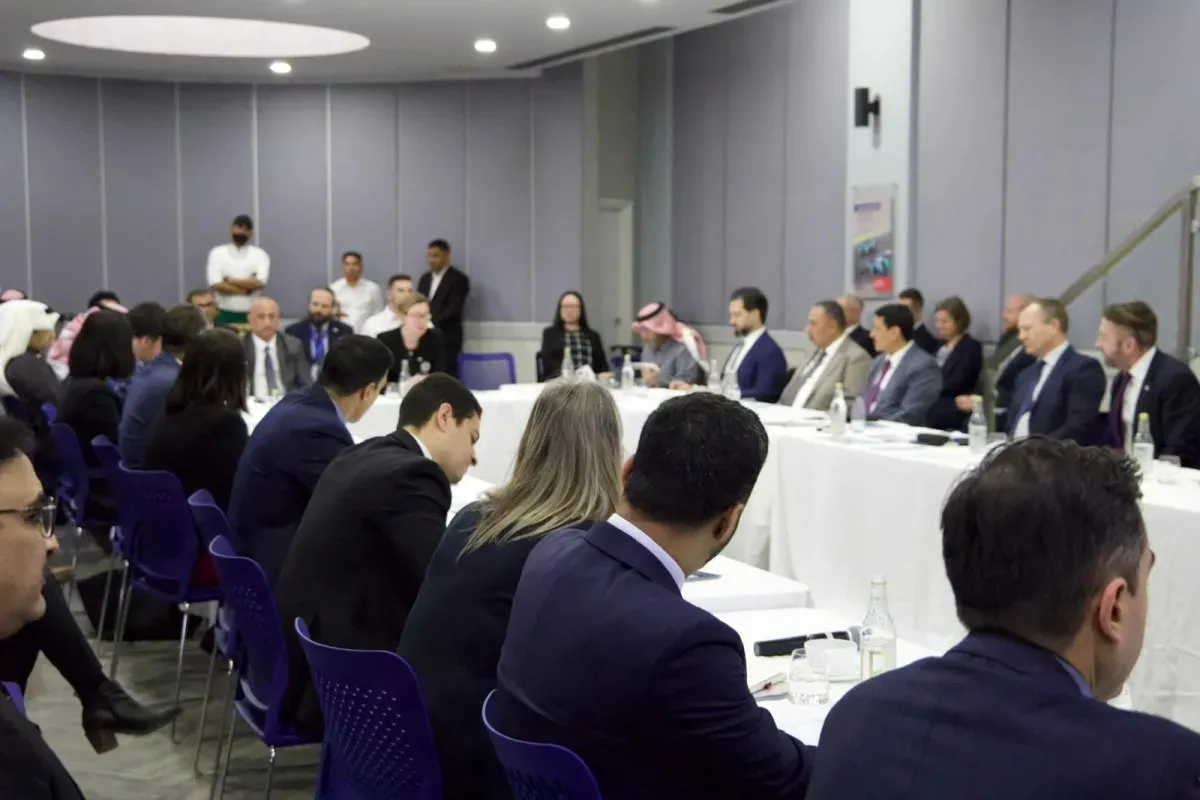 إشادة دولية بدور طارق صالح في تأمين الملاحة بالبحر الأحمر