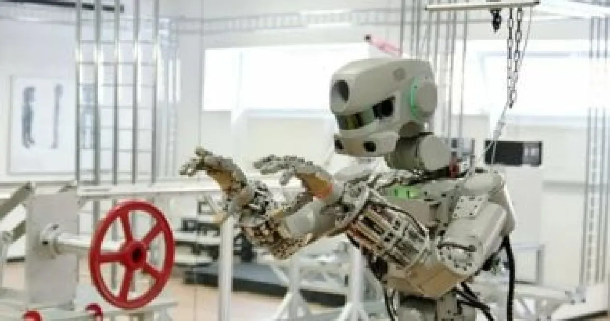 روبوتات صينية تتجه للمنازل: رفاق أذكياء للرعاية المنزلية بحلول 2026