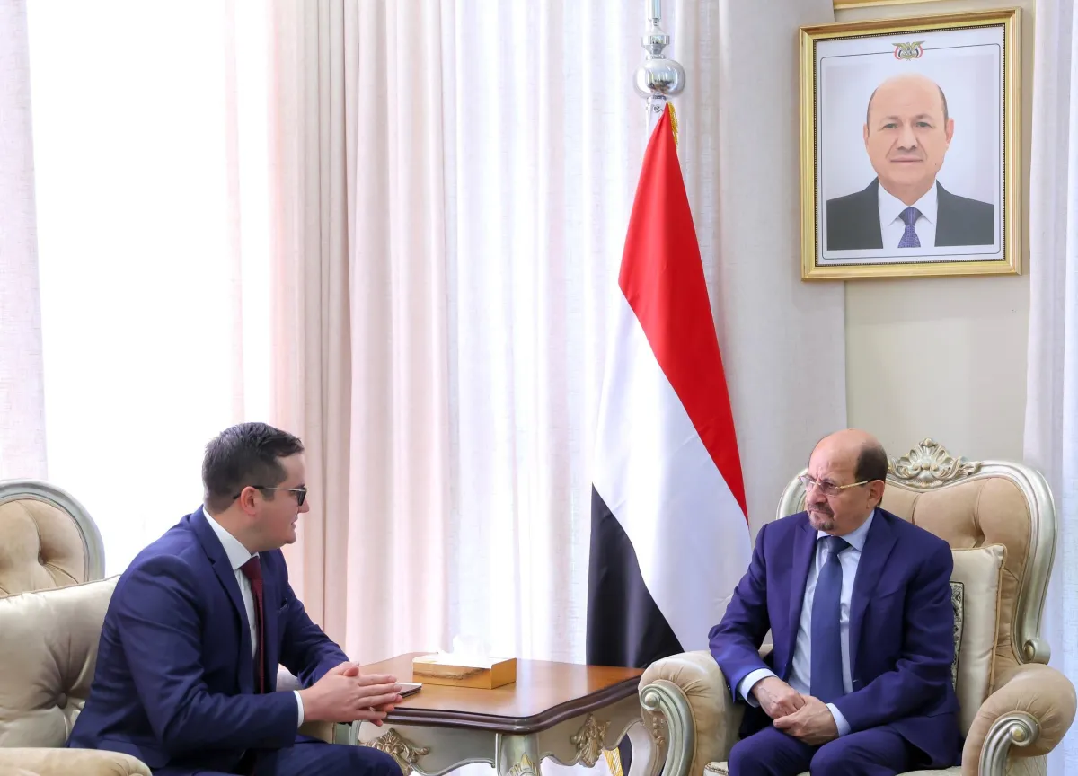 رئيس الوزراء اليمني يبحث أولويات التعافي الاقتصادي مع واشنطن وموسكو
