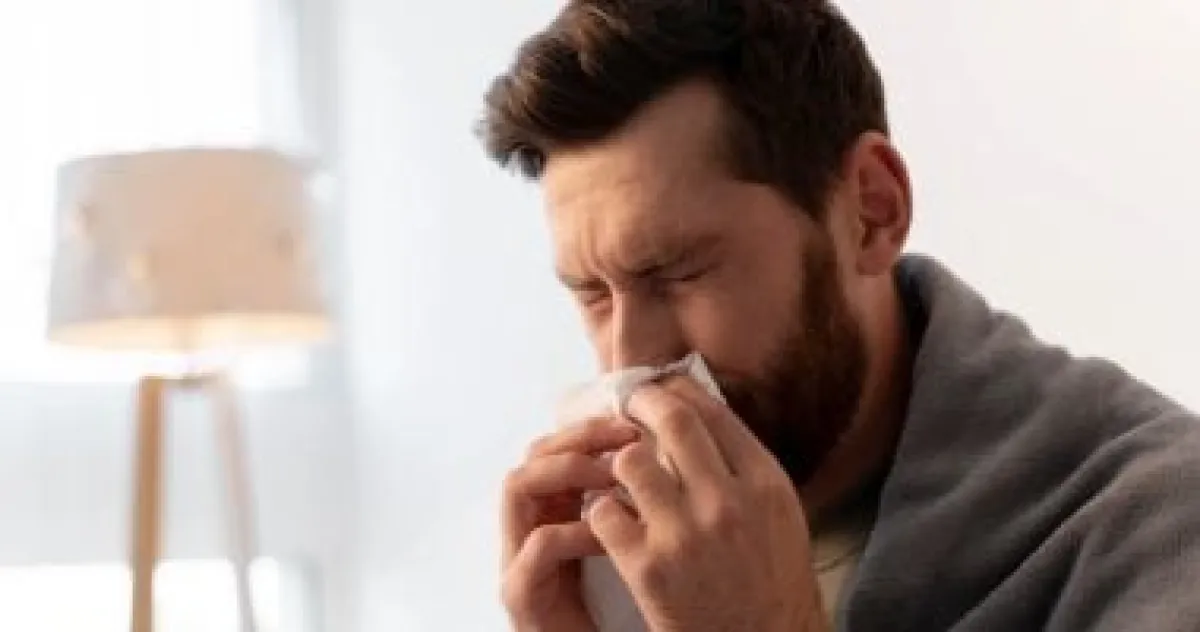 دليلك الشامل لحساسية الغبار: الأعراض، المسببات الخفية، وحلول عملية