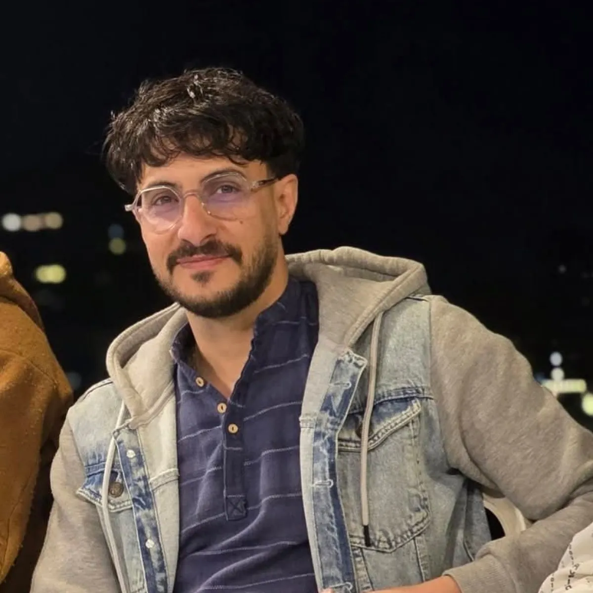 إيرادات تُحصّل في صنعاء… ورواتب معلّقة: أين تذهب أموال المناطق الخاضعة للحوثيين؟