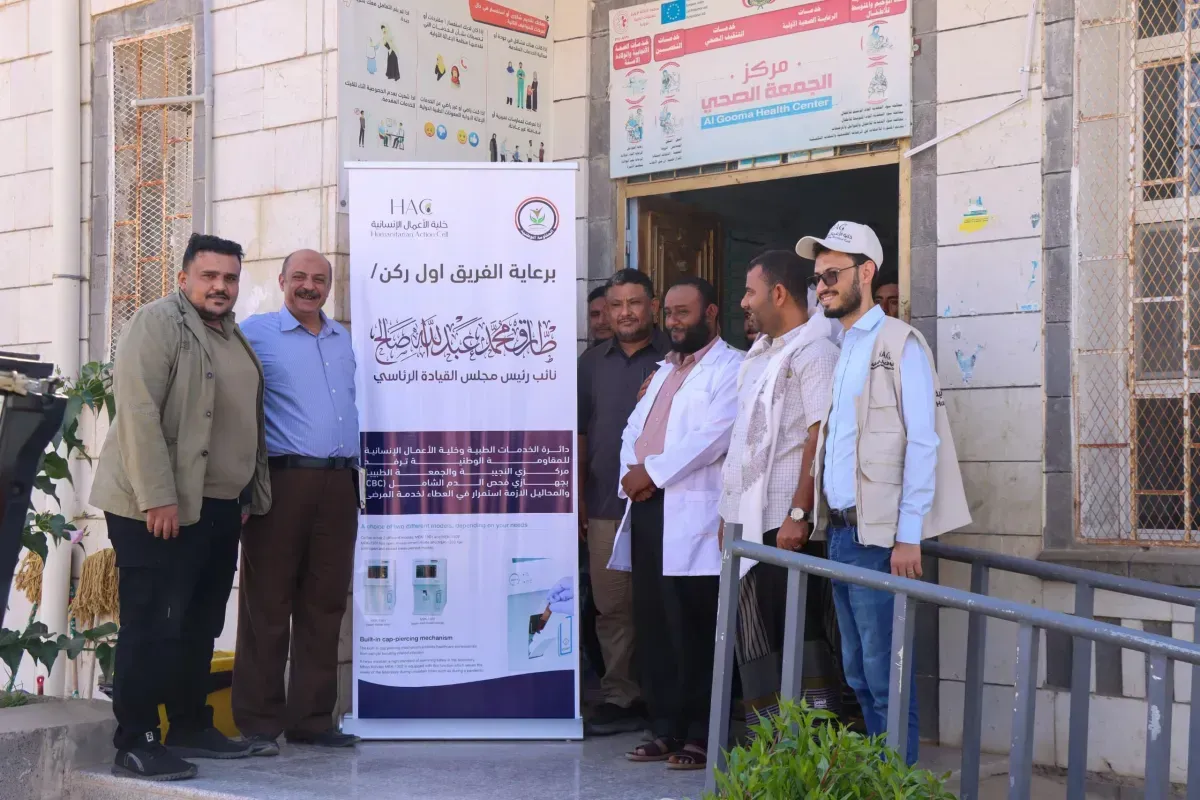 دعم صحي جديد لمركزي الجمعة والنجيبة بالمخا بأجهزة فحص الدم الشامل برعاية طارق صالح