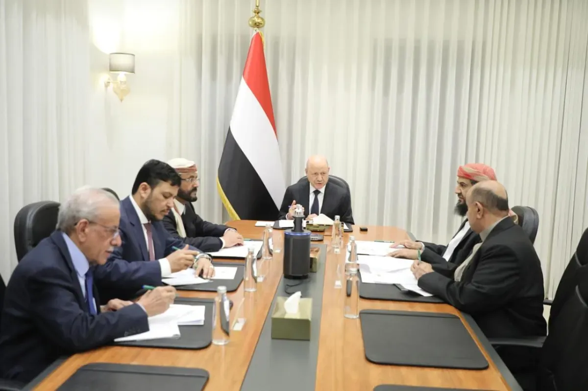 مجلس القيادة الرئاسي يؤكد الرد الحازم على محاولات تعطيل مؤسسات الدولة في عدن