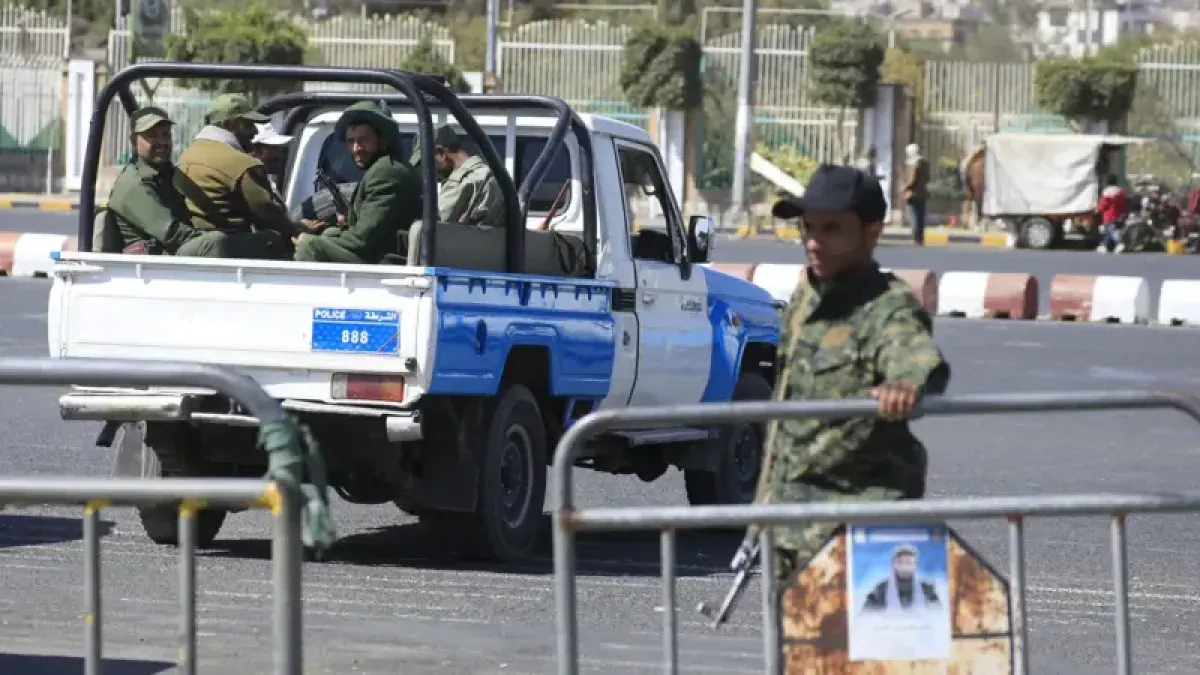 الحوثيون يحتجزون 11 موظفاً من الخطوط الجوية اليمنية بصنعاء عقب احتجاجهم