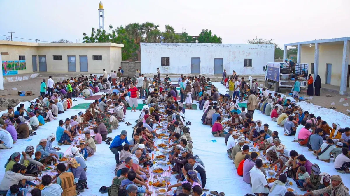 "خلية الإنسانية" تدعم مائدة إفطار جماعي ثانية في ريف المخا بتعز