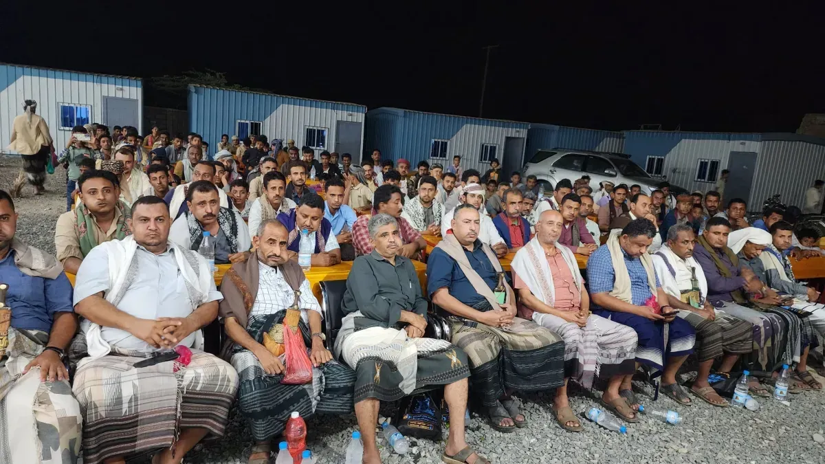 السلطة المحلية بالمخا تعزز التلاحم المجتمعي في أمسية رمضانية بحضور قيادات عسكرية وسياسية