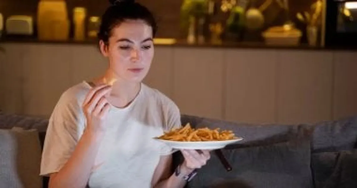 توقيت الوجبات سر الرشاقة: أسرار تناول الأرز ليلًا والفواكه نهارًا