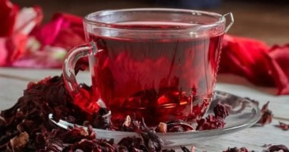 الكركديه في رمضان: مشروب منعش يدعم قلبك ويضبط الضغط.. ولكن بـ "شرط أساسي"