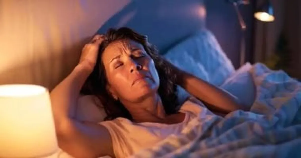 التعرق الليلي المتكرر: دليلك الشامل للأسباب وكيفية التعامل معه