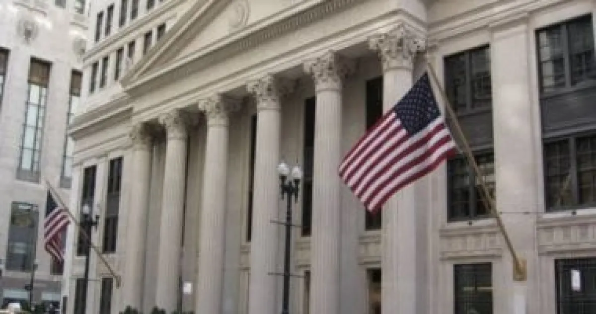 وزير الخزانة الأمريكي يلمح لإمكانية تخفيف عقوبات النفط الروسي وسط وفرة الإمدادات