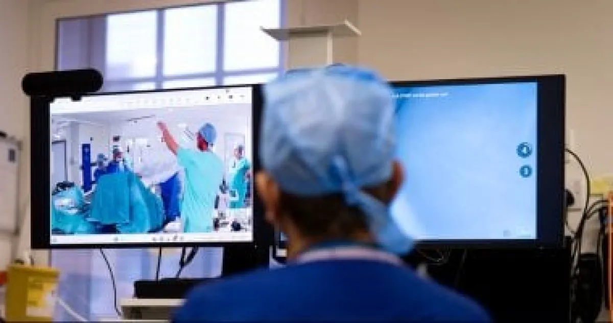 إنجاز طبي تاريخي: جراحة سرطان البروستاتا عن بُعد الأولى في بريطانيا