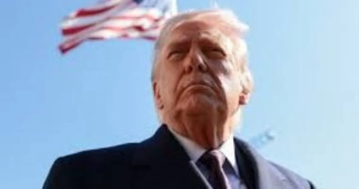 إدارة ترامب تفرض شروطاً صارمة على عقود الذكاء الاصطناعي الحكومية وتنهي تعاملها مع "أنثروبيك"