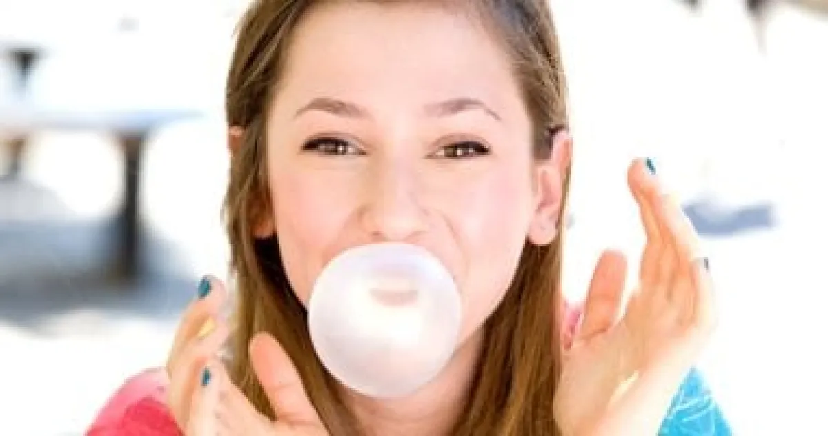 نصيحة غير متوقعة: مضغ العلكة قبل النوم قد يريحك من احتقان الأنف والحساسية