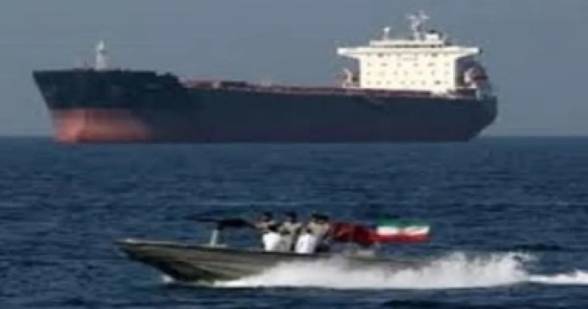 إصابة سفينة حاويات بمقذوف قرب مضيق هرمز.. وهيئة بريطانية تحث على الحذر