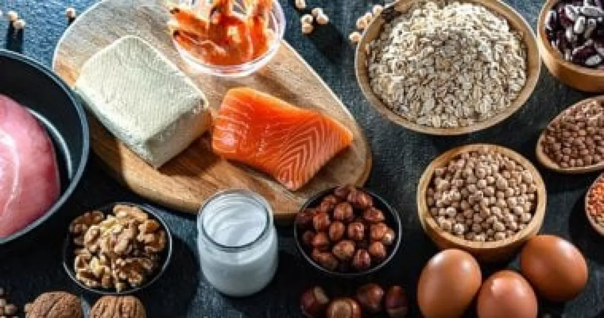 أفضل 6 أطعمة تجمع البروتين والألياف لدعم العضلات وتنظيم السكر