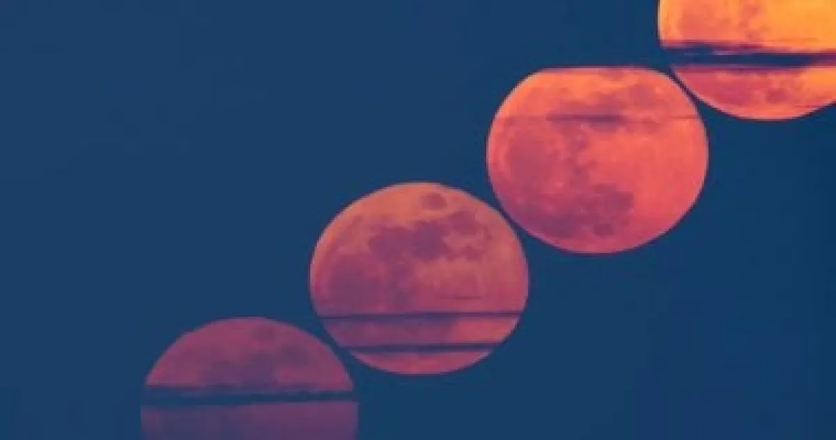 قمر الدودة الأحمر: لقطة مذهلة لخسوف مارس بعد عبوره الغلاف الجوي