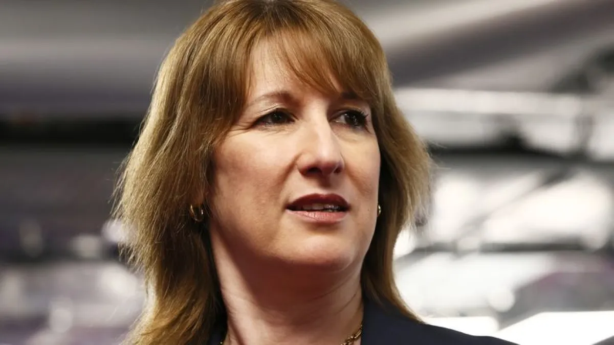 وزيرة الخزانة البريطانية تخاطر بأسعار الطاقة وسط تصاعد التوترات في الخليج