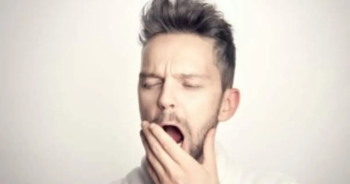 لماذا يسيل لعابك وأنت نائم؟ 5 أسباب رئيسية وطرق التعامل مع المشكلة