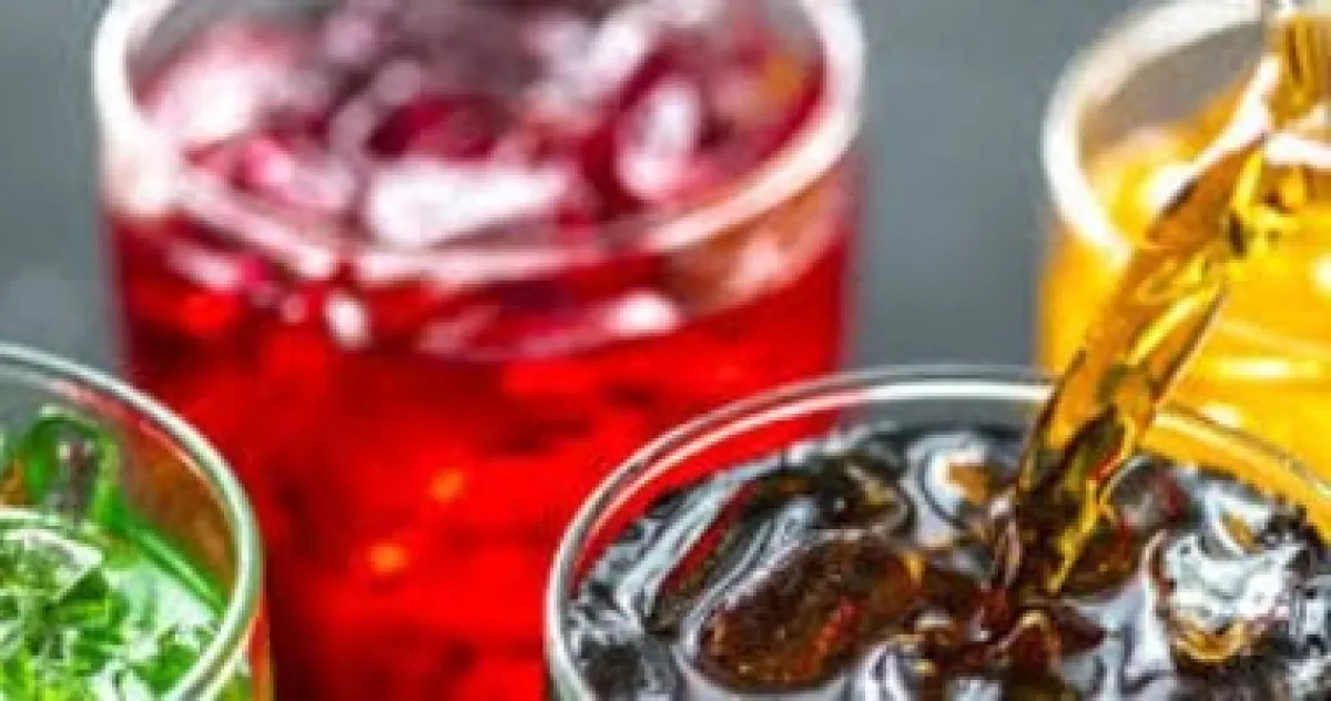 السكر والمشروبات المحلاة: هل هي سبب خفي للقلق والتوتر؟