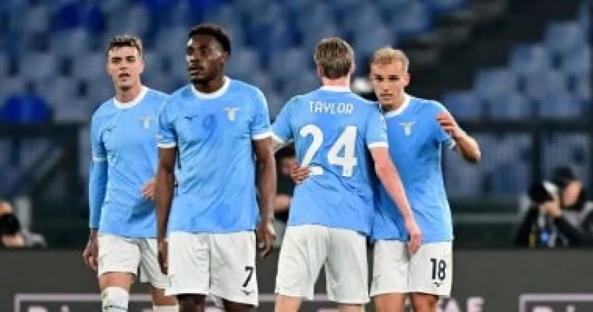 صدمة في قمة الكالتشيو: لاتسيو يتقدم على ميلان بهدف مثير في الشوط الأول