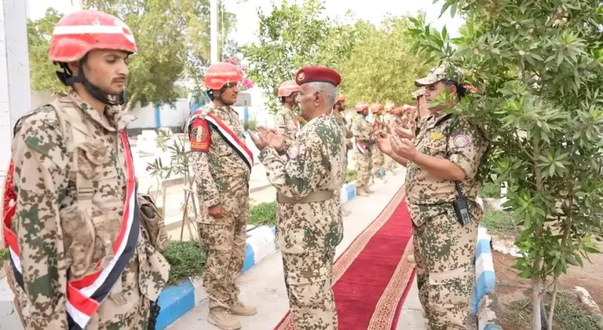 قائد محور البرح يحيي ذكرى شهداء المقاومة في المخا بمناسبة العيد