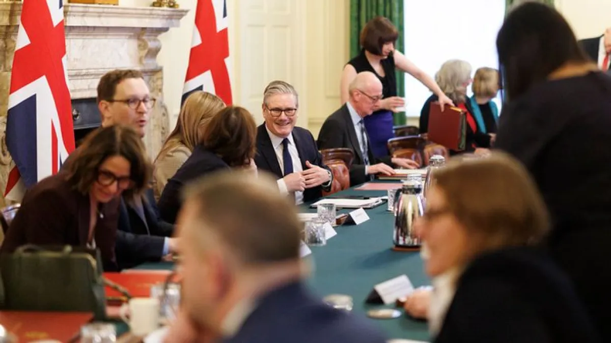 مقترح بريطاني لخفض ضرائب الدخل وإلغاء التأمينات الوطنية لتحفيز العمل