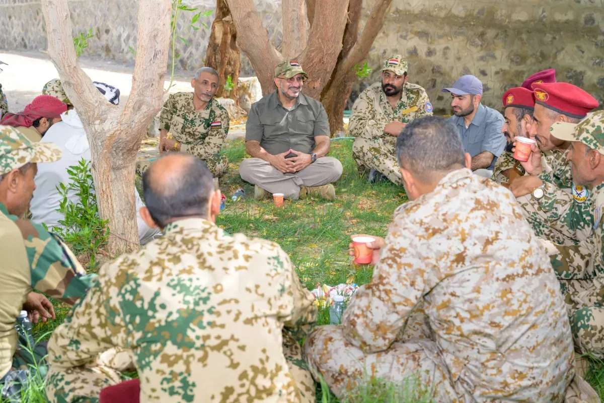 طارق صالح يؤكد جاهزية محور الحديدة ويحذر من تحركات الحوثيين