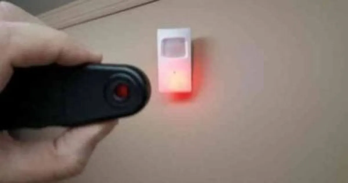 دليلك السريع: كيف تكتشف كاميرات المراقبة الخفية في غرف الفنادق؟