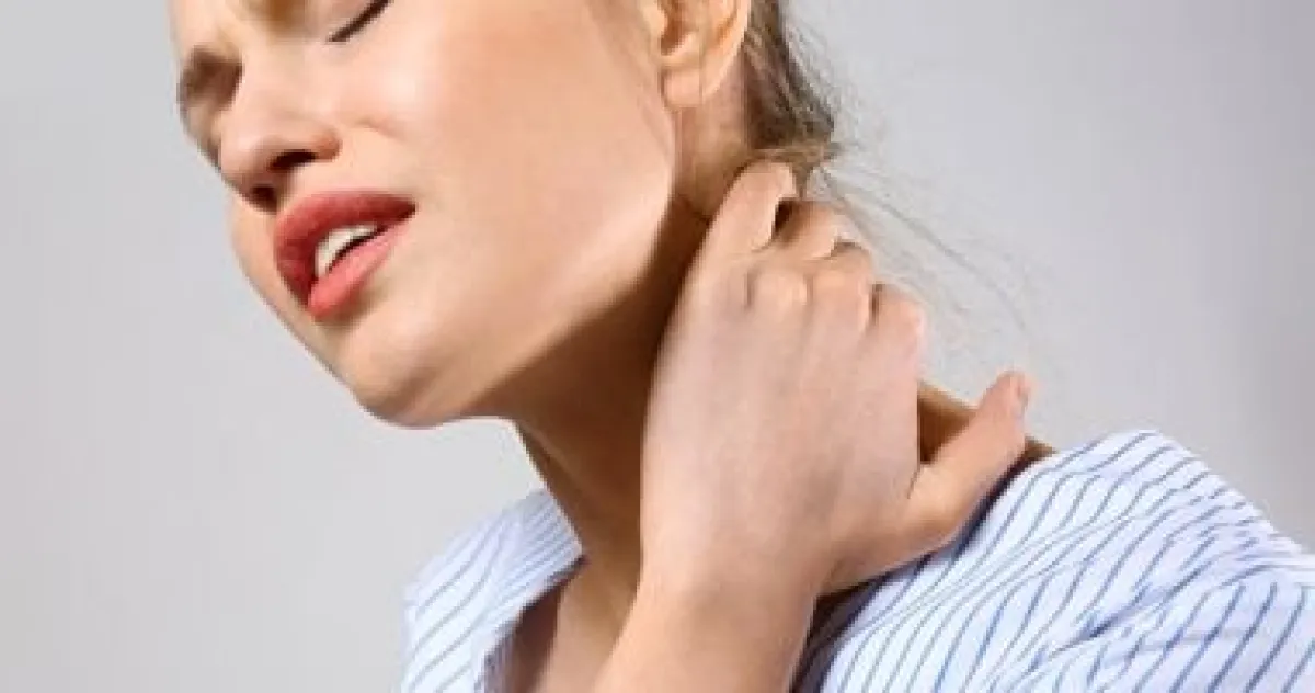 خلل التوتر العنقي: ما هو هذا الاضطراب الحركي النادر وأعراضه المزعجة؟