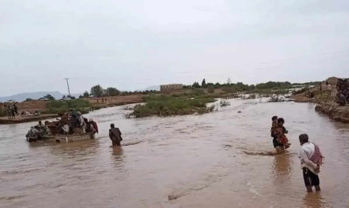 سيول تعز تجرف ألغاماً حوثية إلى مناطق سكنية في موزع والمخا