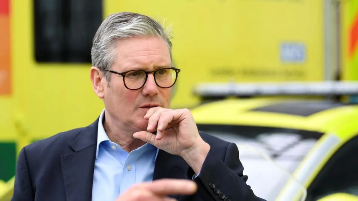 ستارمر يمنح أطباء المقيمين إنذاراً نهائياً قبل الإضراب ويهدد بسحب عرض وظيفي