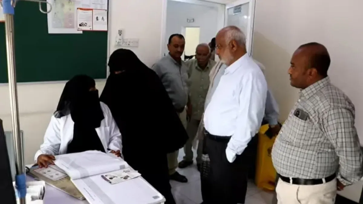 محافظ الحديدة يتفقد مستشفى الأمومة والطفولة بالخوخة ويشدد على دعم القطاع الصحي