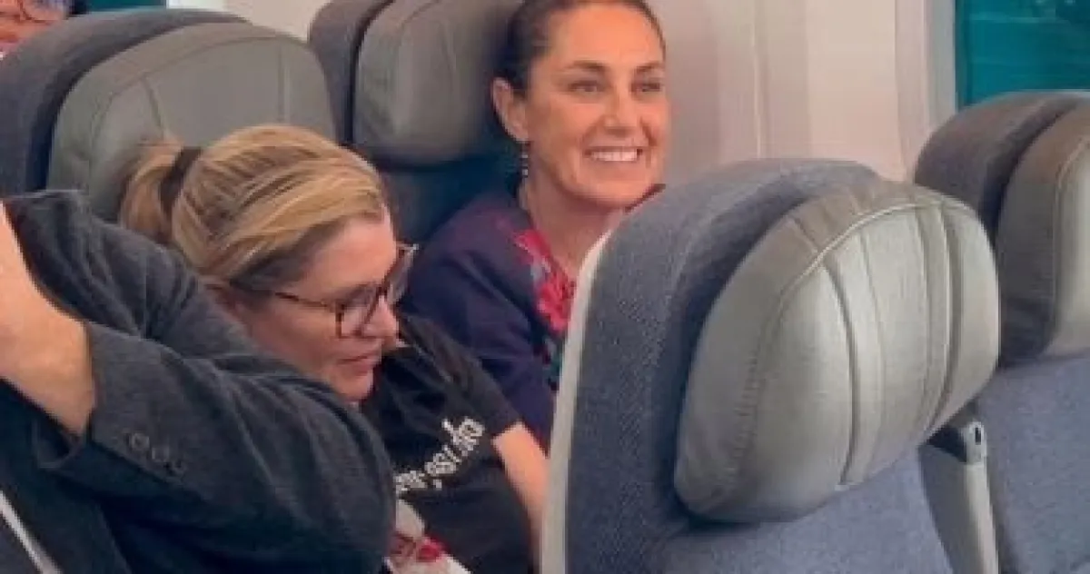 شينباوم تعود إلى المكسيك بدرجة سياحية في خطوة تعكس نهج التقشف