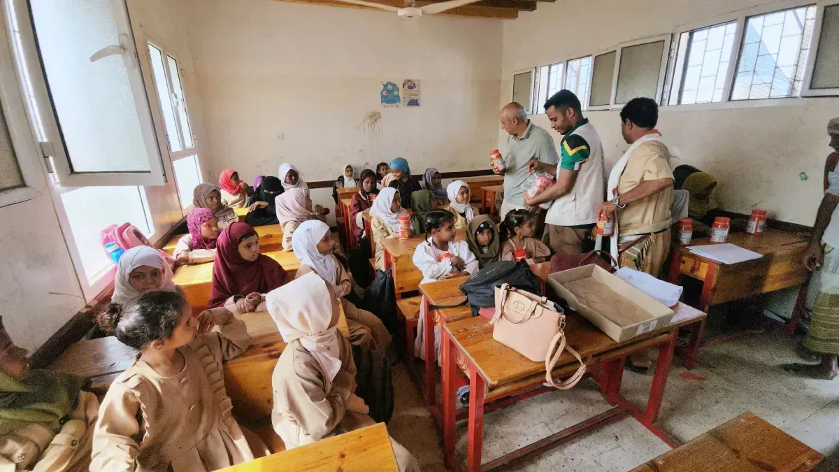 تدشين مشروع تغذية مدرسية يستهدف 21 ألف طالب بالمخا