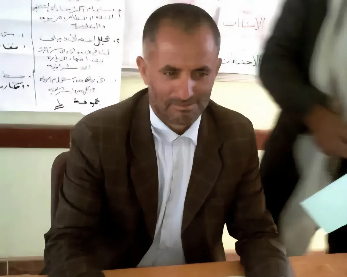 الحوثيون يطلقون سراح تربوي في عمران بعد احتجاز تعسفي وضغوط مجتمعية