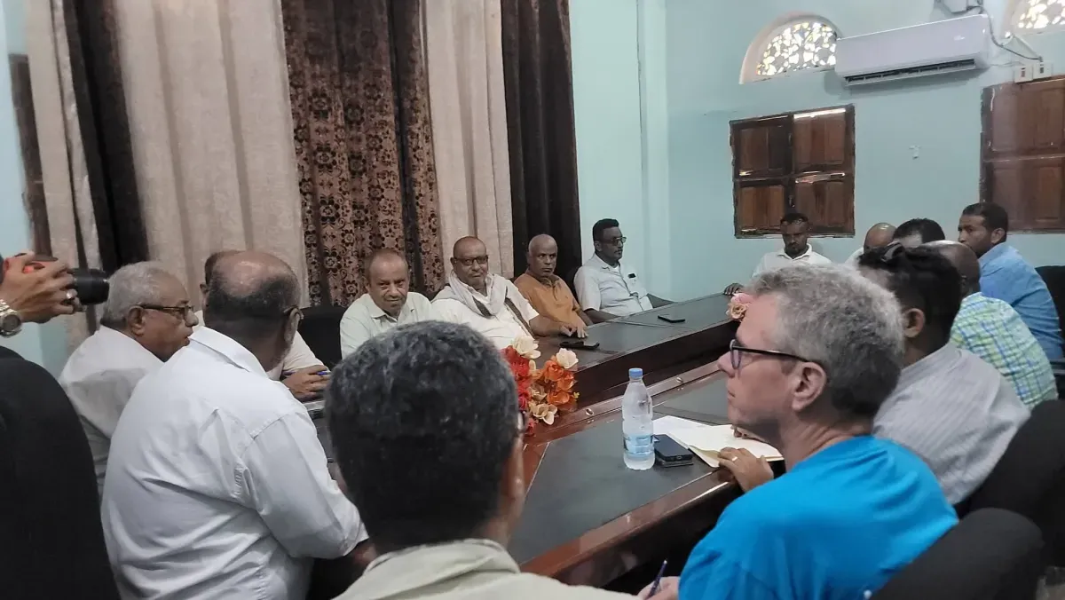 الحديدة: السلطة المحلية تناقش مع اليونيسف مشاريع المياه والإصحاح البيئي