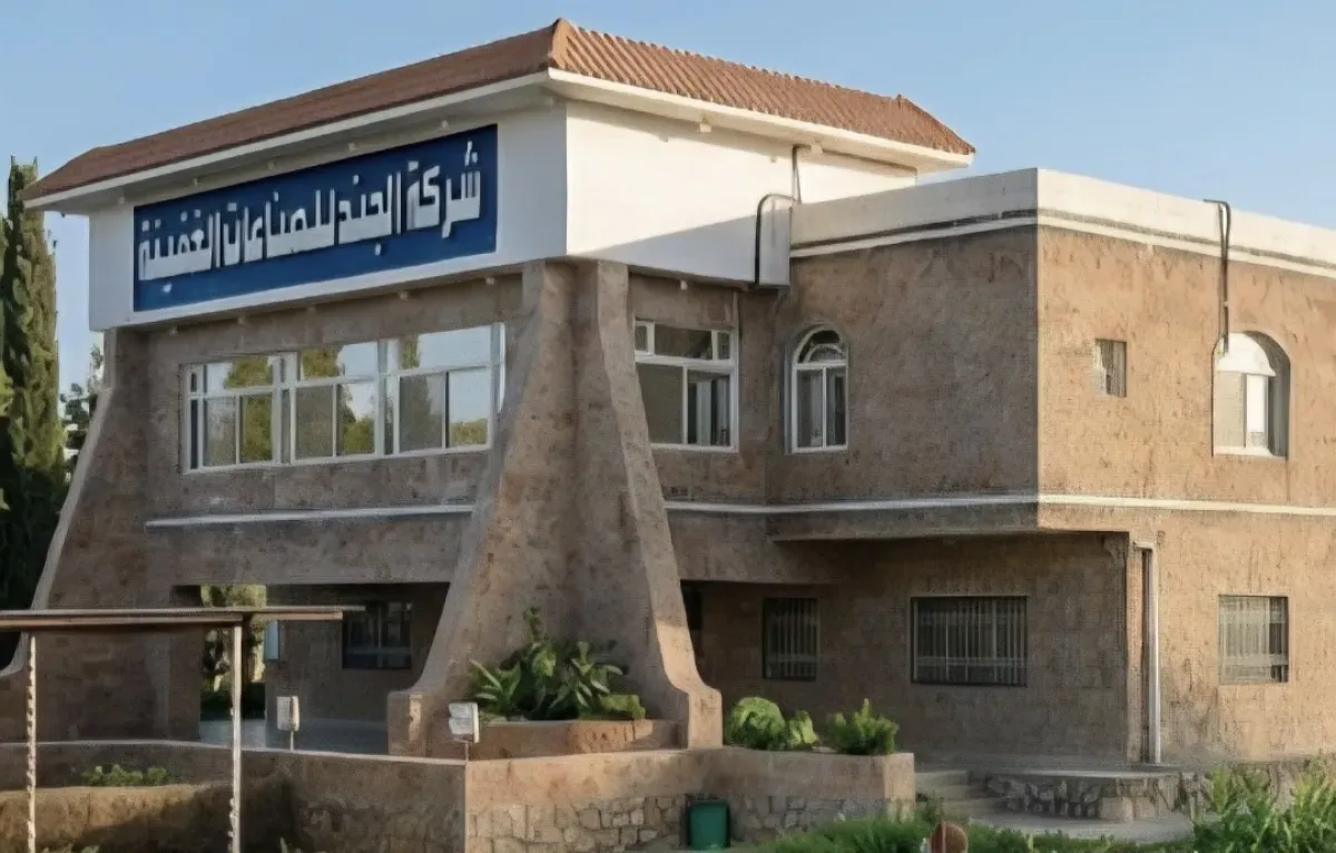 إغلاق مصنع "الجند" ينهي إنتاج الدفاتر محلياً ويعزز الاعتماد على الاستيراد