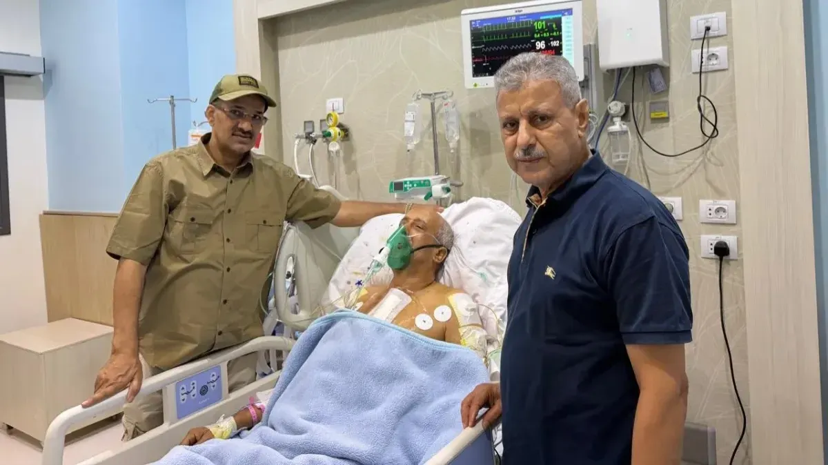 الدهبلي والبحر يزوران مدير عام المخا بالقاهرة للاطمئنان على صحته