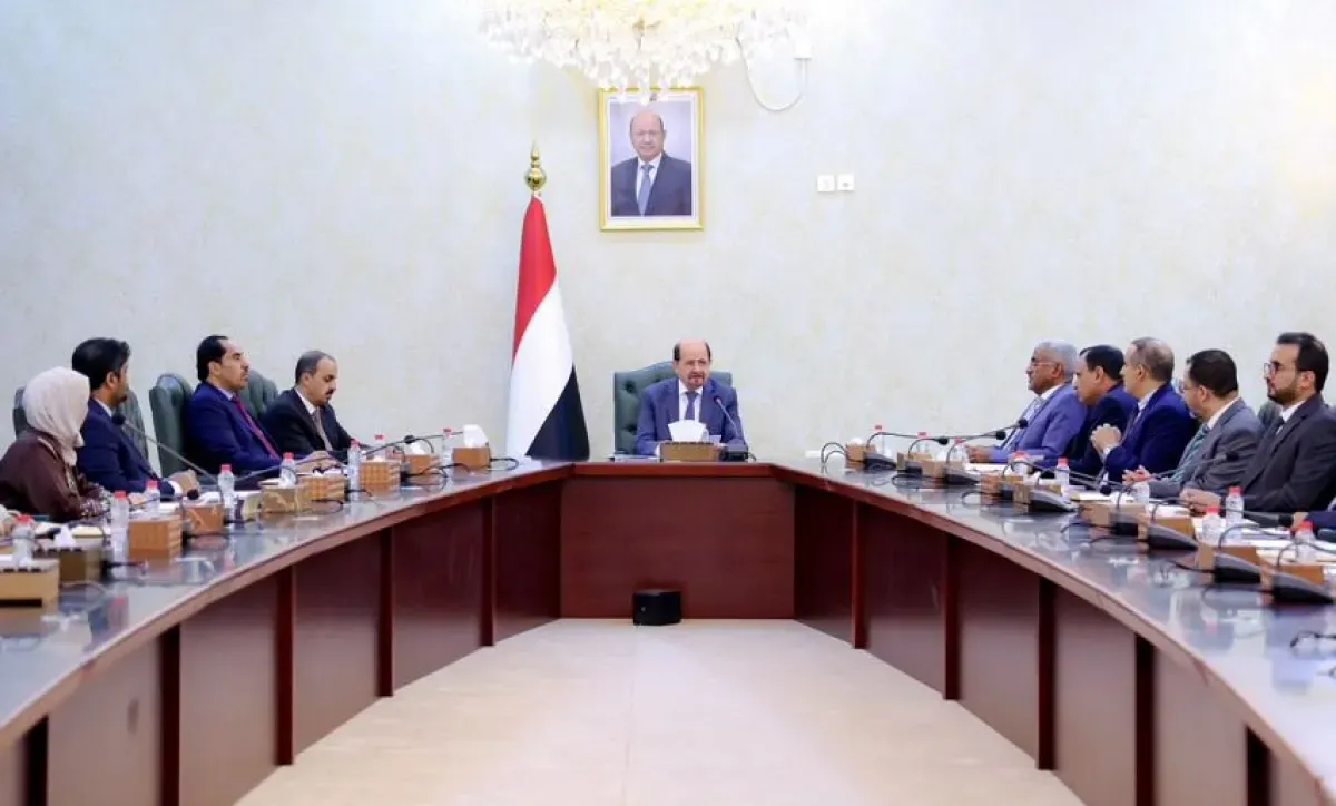 مجلس الوزراء اليمني يناقش الانتهاكات الإيرانية ويقر إجراءات لتعزيز السيادة