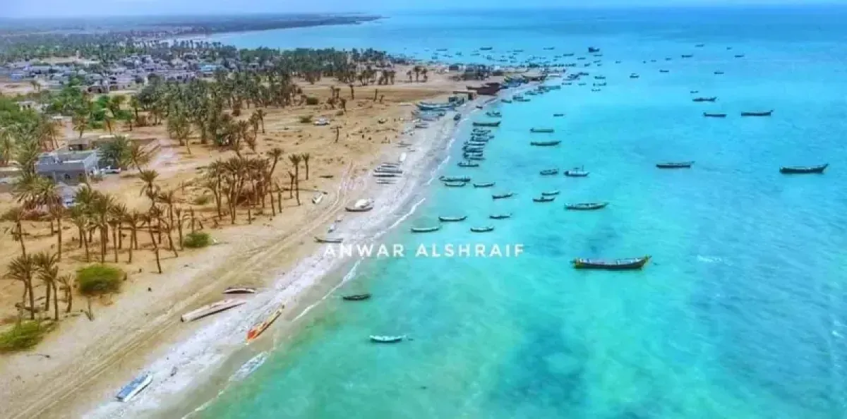 حطام قارب واختفاء صيادين بالبحر الأحمر قبالة الخوخة