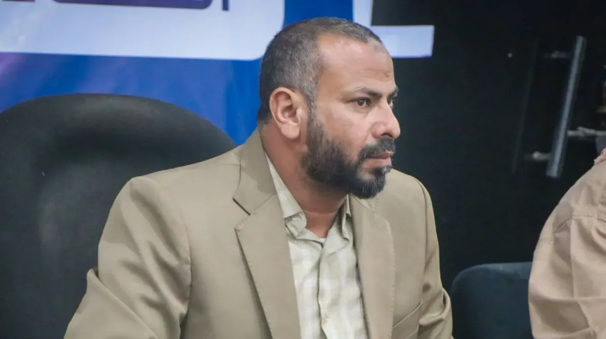 محافظ الضالع يوقف 10 مسؤولين ويحيلهم للنيابة العامة لمعالجة اختلالات إدارية