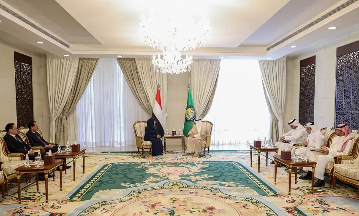 اليمن ومجلس التعاون الخليجي يؤكدان توحيد الجهود لمواجهة التهديدات الحوثية والإيرانية