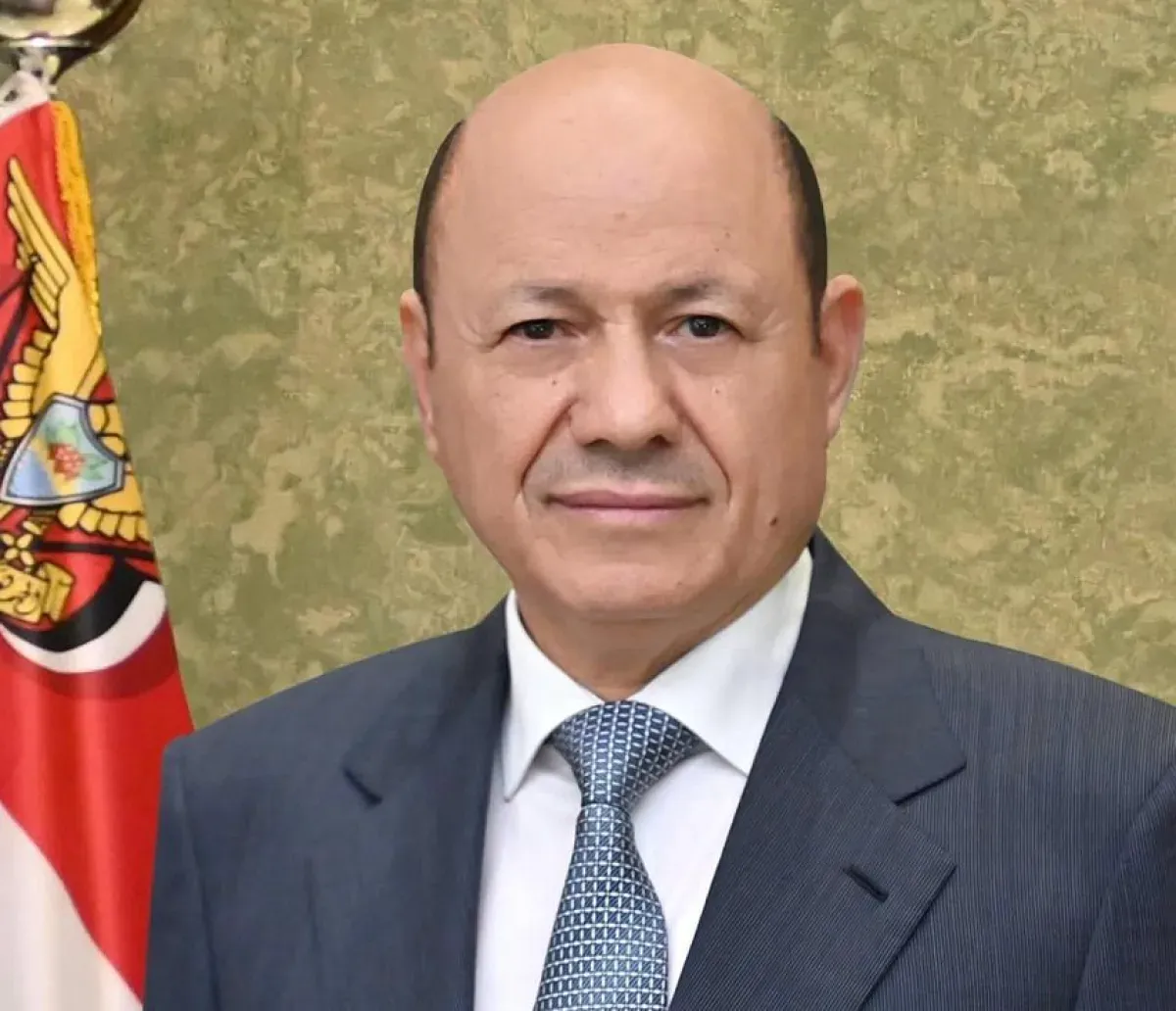 العليمي يوجه بالرد الحازم على اعتداءات الحوثيين ويشدد على رعاية الجرحى وتكريم الشهداء