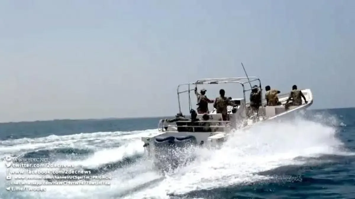 البحرية اليمنية تدمر زورقين حوثيين وتحبط هجمات مسيرات